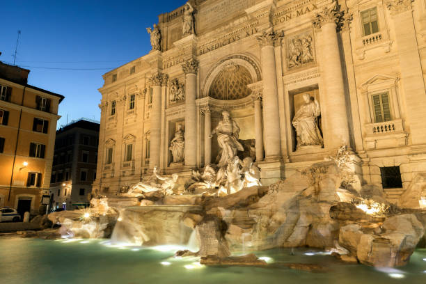 イタリアのラツィオ州ローマにあるトレビの泉(fontana di trevi)の美しい「視点」。 - italy rome neptune roman mythology ストックフォトと画像
