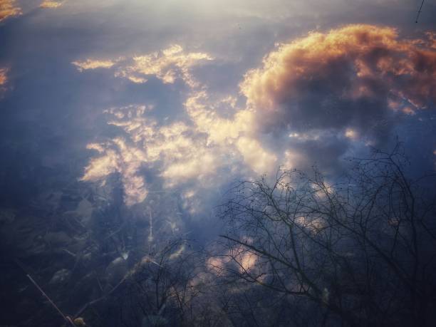 reflection of sunlight on a lake with the color of the sky in the afternoon
