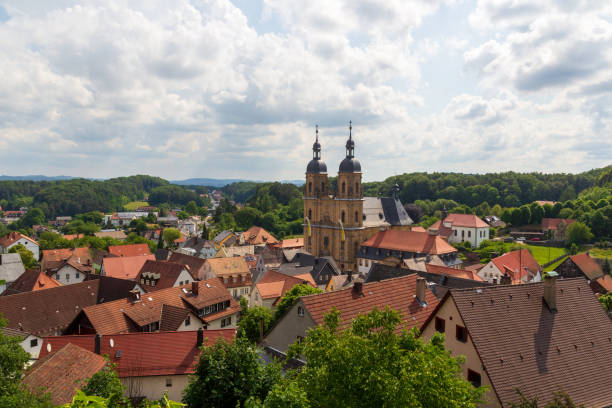 panorama view with pilgrimage site basilica minor in gößweinstein and townscape in franconian switzerland, bavaria, germany - gößweinstein - fotografias e filmes do acervo