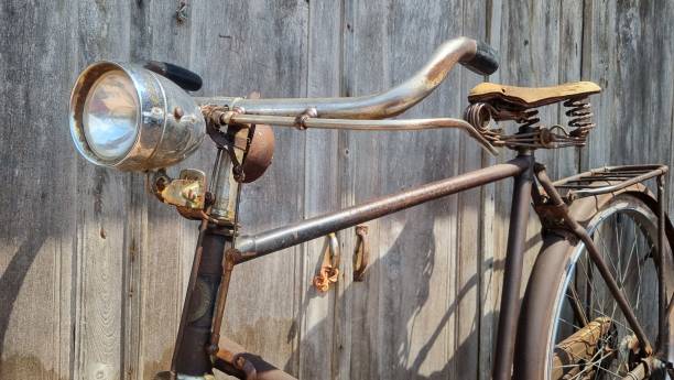 istock Vintage bicycle on old rustic dirty wall house 2044800274