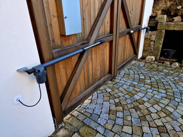 istock automatic closing with adjustable delay Possibility of opening only one wing of the gate. multiple transmitter and light barrier. the possibility of manual opening of the gate in the event of a power , 24v 2045032452