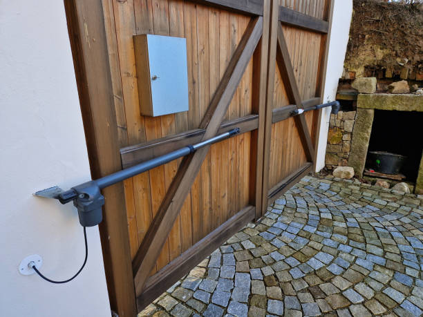 automatic closing with adjustable delay Possibility of opening only one wing of the gate. multiple transmitter and light barrier. the possibility of manual opening of the gate in the event of a power , 24v automatic closing with adjustable delay Possibility of opening only one wing of the gate. multiple transmitter and light barrier. the possibility of manual opening of the gate in the event of a power, stopping, transmission, transmitter, telephone, wings automatic garage door stock pictures, royalty-free photos & images