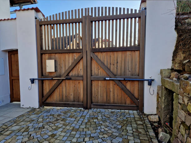 istock automatic closing with adjustable delay Possibility of opening only one wing of the gate. multiple transmitter and light barrier. the possibility of manual opening of the gate in the event of a power , 24v 2045033526