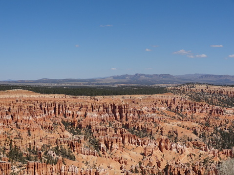 Bryce Canyon National Park is an American national park located in southwestern Utah. This a collection of giant natural amphitheaters along the eastern side of the Paunsaugunt Plateau