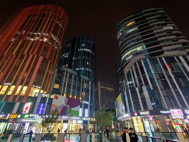 people walking in sanlitun soho, beijing, china - sanlitun imagens e fotografias de stock