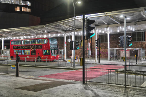 white city bus and coach station, westfield shopping centre in shepherd's bush, london borough of hammersmith and fulham, west london, england, united kingdom, night street view - bus coach bus travel red imagens e fotografias de stock