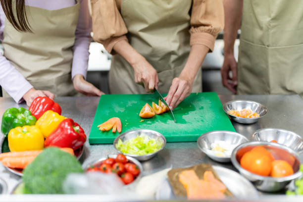 apprentice - chef trainee cooking teenager imagens e fotografias de stock