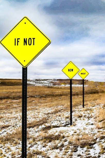 желтые знаки со знаками «если нет» на дороге - road diversion стоковые фото и изображения