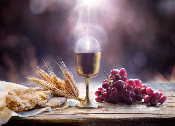 Abendmahl - Heiliger Gral mit ungesäuertem Brot und Kelch des Weines - Letztes Abendmahl mit Fronleichnam des Lichts – Foto
