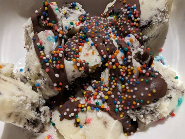 istock Cookies and cream ice cream with toppings 2047039747