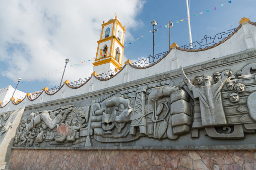 Overview of Papantla, Veracruz, showcasing its buildings and traditional statues.