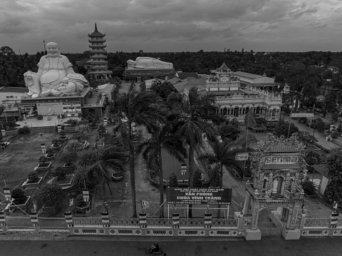 Vinh Trang Pagoda is the largest Buddhist temple in Tien Giang province, ranked as a national historical-cultural relic in 1984. The pagoda was built in the early 19th century by Mr. and Mrs. Bui Cong Dat. In 1894, Venerable Thich Hue Dang from Giac Lam Pagoda (Gia Dinh) became abbot and organized the construction of a great pagoda and named it Vinh Truong Pagoda. That's why people in the surrounding area still call it Vinh Trang Pagoda. In 1907, Venerable Tra Chanh Hau repaired the main hall, mixing both Asian and European architectural features. In 1930, Venerable Minh Dang completely restored the pagoda to its current appearance.