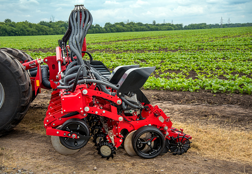 Agricultural machinery - trailed new red seeder, equipment for simultaneous application of fertilizers