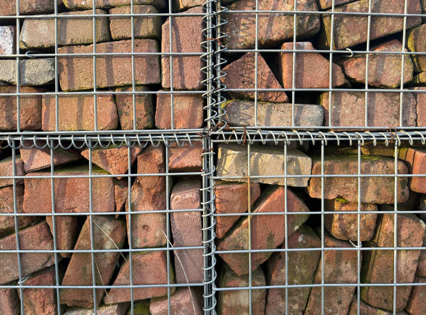 Gabion retaining wall