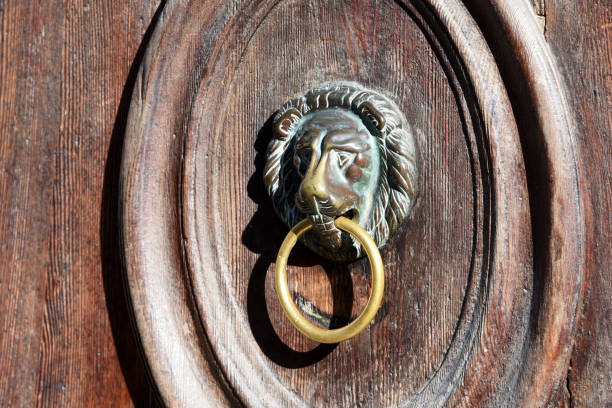 door knocker