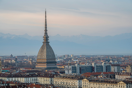 Veduta della città di Torino con la Mole Antonelliana in primo piano