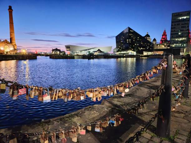 liverpool waterfront - charyty zdjęcia i obrazy z banku zdjęć
