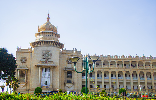 Spread over an area of 60 acre, Vidhana Soudha is a famous landmark in Bengaluru that houses the Secretariat and the State Legislature.