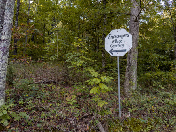 cemetery sign - sharecropper fotografías e imágenes de stock