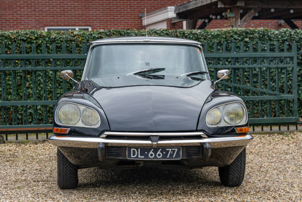 Vintage Citroen DS 23 Pallas from 1971 at The Gallery Aaldering Brummen, The Netherlands, 17.02.2024, Front view of classic Citroen DS 23 Pallas from 1971 at The Gallery Aaldering 1971 stock pictures, royalty-free photos & images