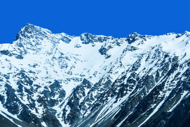 Mount Cook is the highest mountain sits in the Southern Alps in New Zealand, encompassing 23 peaks over 3000 metres high.