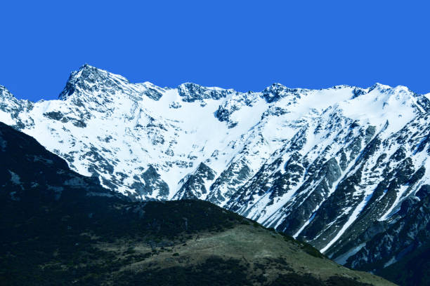Mount Cook is the highest mountain sits in the Southern Alps in New Zealand, encompassing 23 peaks over 3000 metres high.