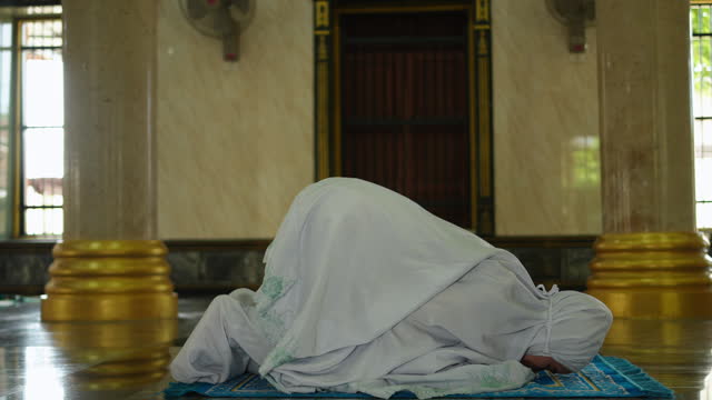 Close-up photo of a Muslim woman Asian people praying in the mosque of Ayutthaya Province, Thailand