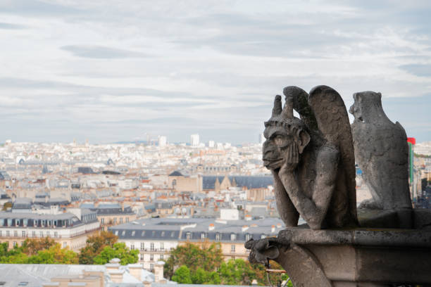 gargoyle of paris - chimera zdjęcia i obrazy z banku zdjęć