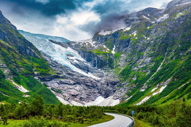 istock The glacier in continental Europe 2050952526