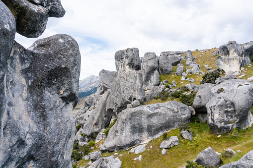 Rotsformaties bij Kura Tawhiti ofwel Castle Hill, de bekende rotsformatie in Arthur’s Pass op het zuidereiland van Nieuw-Zeeland