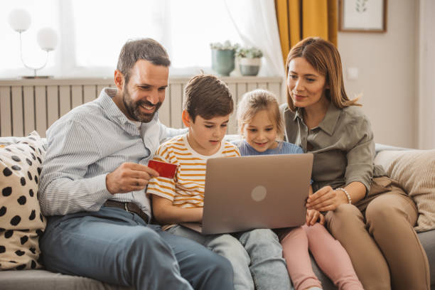istock Family shopping 2051504317