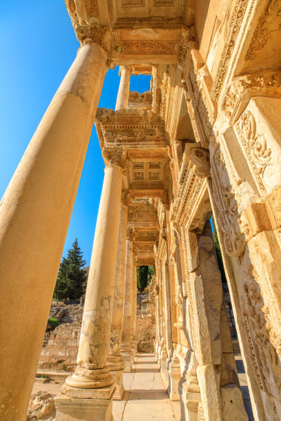 library of celsus of ephesus site in turkey - celsus zdjęcia i obrazy z banku zdjęć