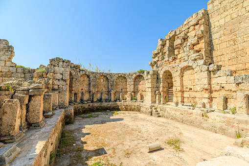 Perge archaeological site invites history enthusiasts to step back in time and immerse themselves in legacy of ancient Anatolian city, appreciating its rich cultural heritage and architectural marvels
