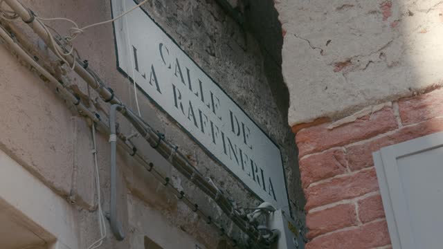 Venetian 'Calle de la Raffineria' street sign