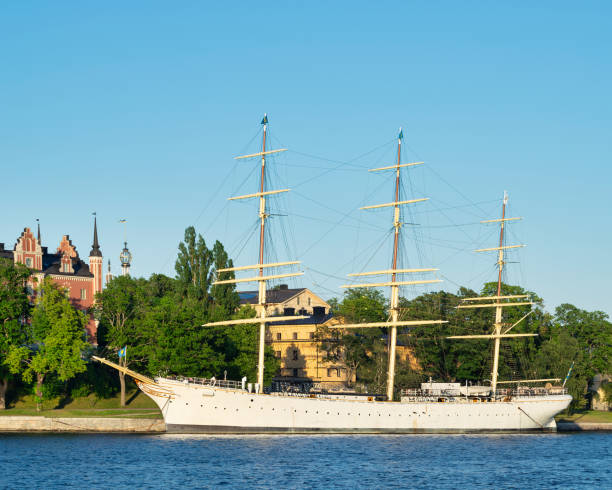 af chapman sailing vessel, an old ship constructed in1888, moored on the shore of skeppsholmen island, stockholm, sweden - af chapman fotografías e imágenes de stock