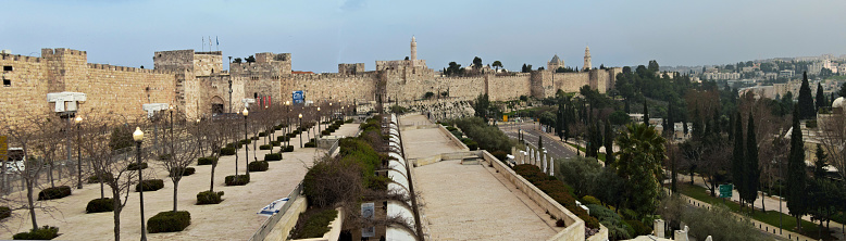 This panoramic picture shows the wall around the Old City of Jerusalem. The Jaffa Gate, the Tower of David and the towers of the Dormition Abbey of the German Benedictines can be seen in this order.