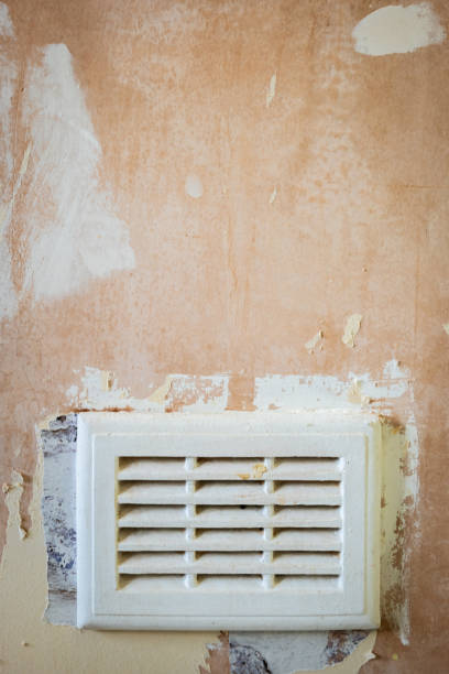 ducting louvred grille vent closeup during room renovation in england uk - louvred foto e immagini stock