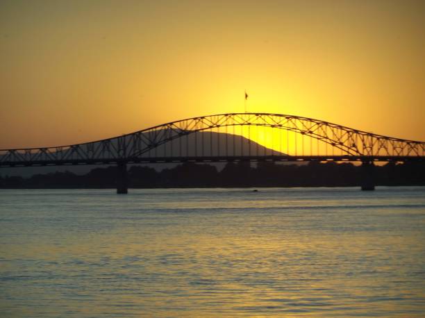 istock Sunset over the Columbia 2054510756