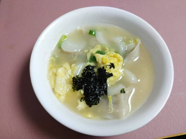 istock Tteok Mandu Guk 2054895993