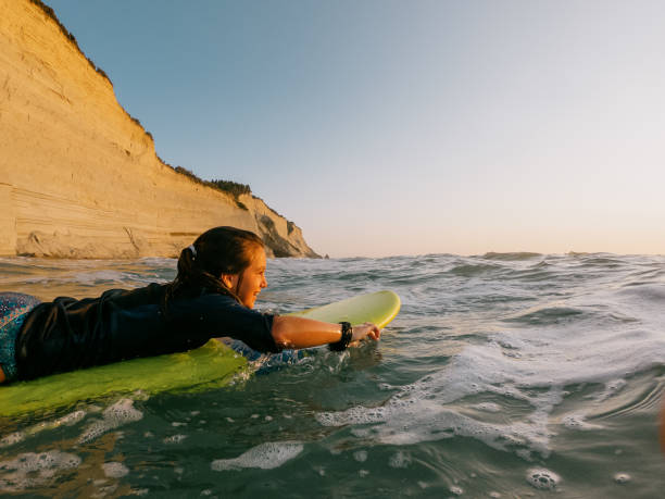 istock Surf girl in action 2055251101