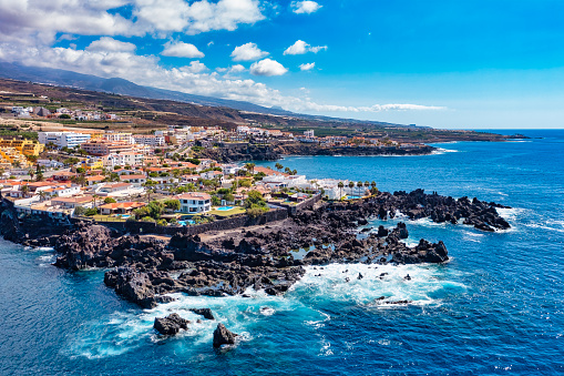 Charco La vaca is located in Puerto Santiago, close to Los Gigantes Cliffs and right next to Playa De La Arena. It is one of the best natural pools in Tenerife.