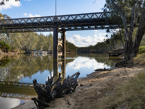 The bridge at Wahgunyah across the Murry River linking Victoria and New South Wales
