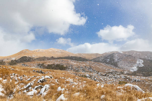 Kitakyushu Quasi-National Park Hiraodai in winter, where snowy scenery spreads out on the karst plateau