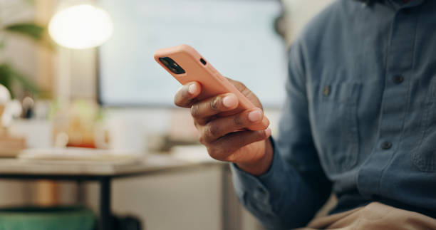Typing, hand and person with a phone in an office for a search, online chat or email on a website. Communication, closeup and an employee with a mobile for a social media app, internet or connection escribir, mano y persona con un teléfono en una oficina para una búsqueda, chat en línea o correo electrónico en un sitio web. comunicación, primer plano y un empleado con un móvil para una aplicación de redes sociales, internet o conexión
