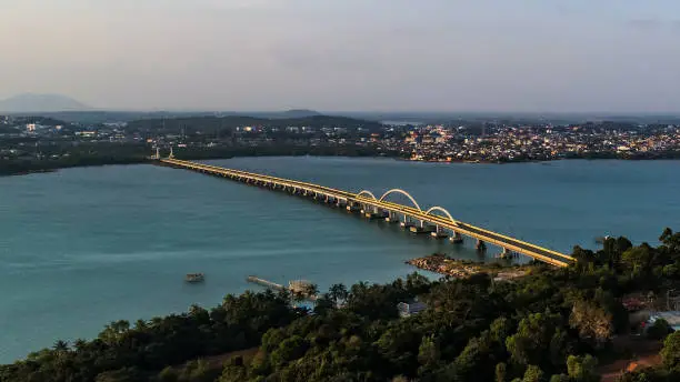 Photo of beautiful tanjungpinang city with dompak bridge