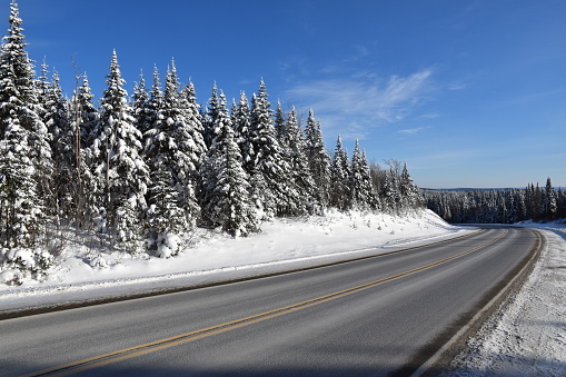 La route en hiver, Québec, Canada