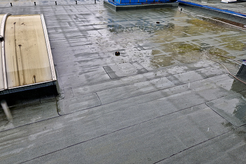 asphalt foil roof insulation is best tested by flooding it with water. rainwater drainage channels must work. regularly check clogged dirt grids. burner, flushed