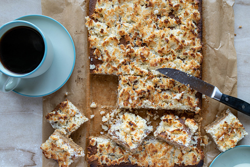 Oatmeal cake with coconut almond topping