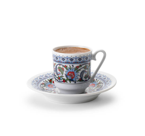 türkischer kaffee auf weißem hintergrund. mit beschneidungspfad - coffee cup flash stock-fotos und bilder