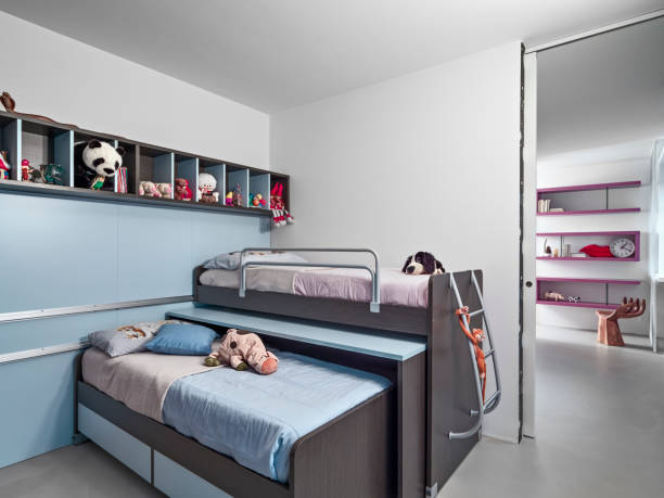 Ujęcie wnętrza sypialni dziecięcej z łóżkiem piętrowym – zdjęcie